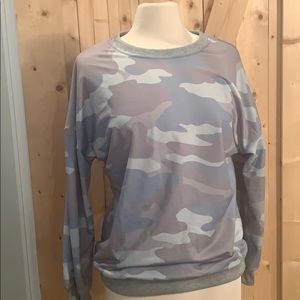 NEW ✨ Lightweight Camo Sweatshirt L